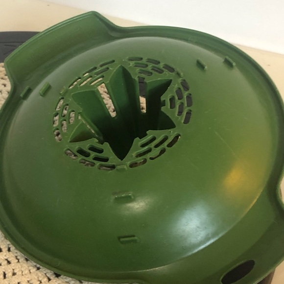 Vintage 1970s Avocado Green Potato Masher & Plastic Over-the-Glass Juicer  USA - Picture 10 of 10